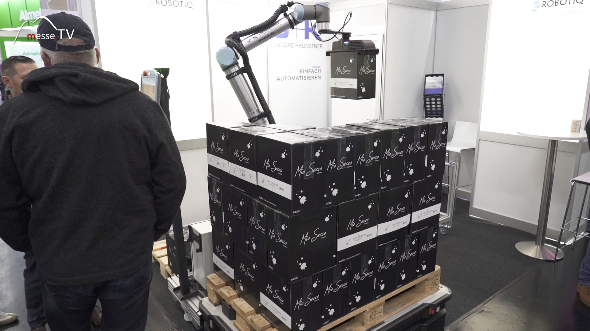 collaborative robot robot palletising Jugard and Kuenstner