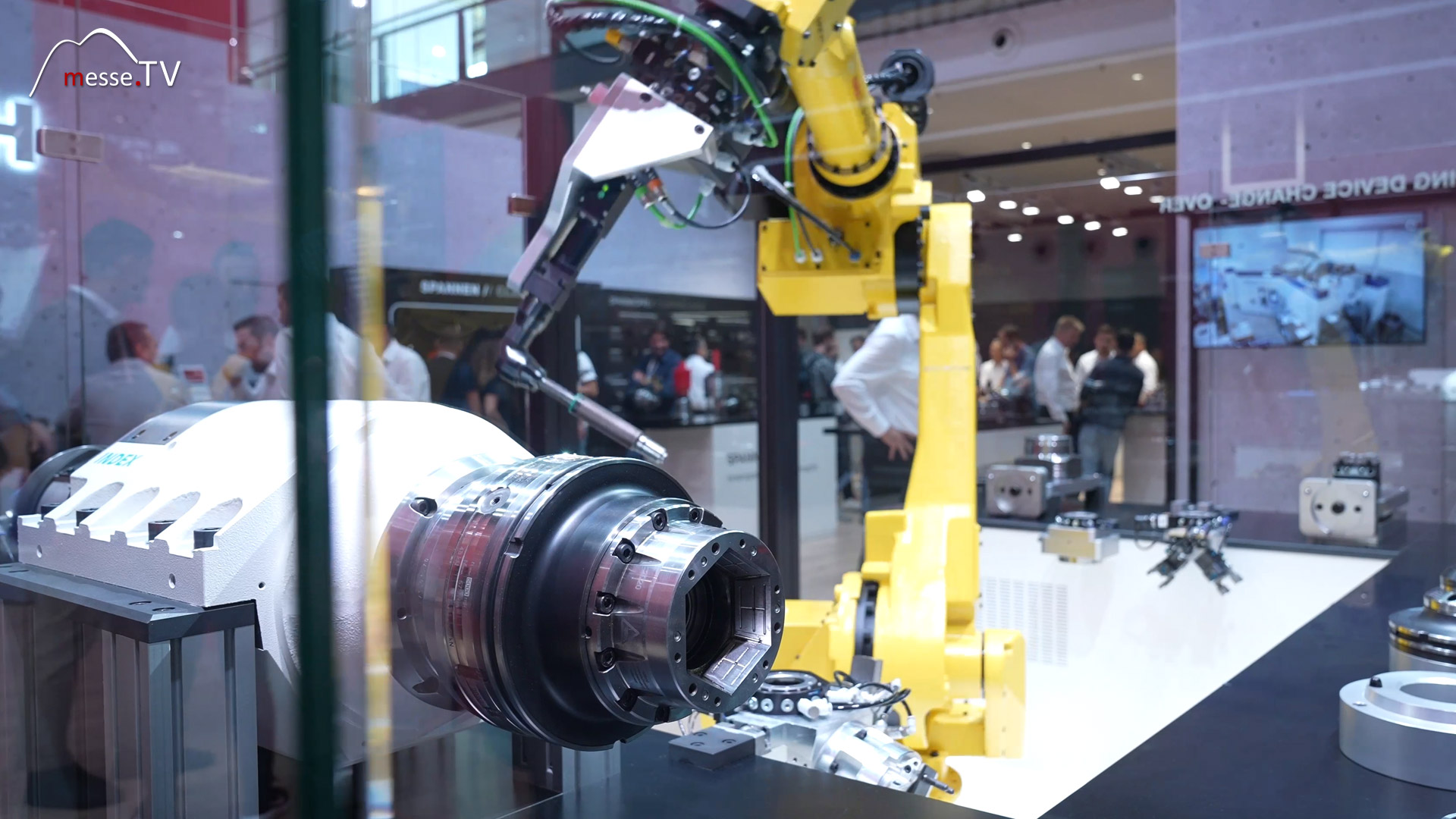robot releases chucks to change clamping head hainbuch clamping solutions amb stuttgart
