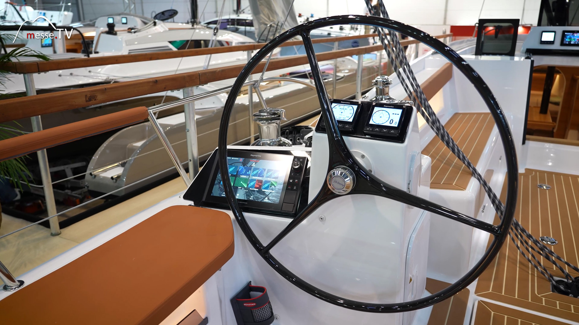 Dragonfly steering position sailboat