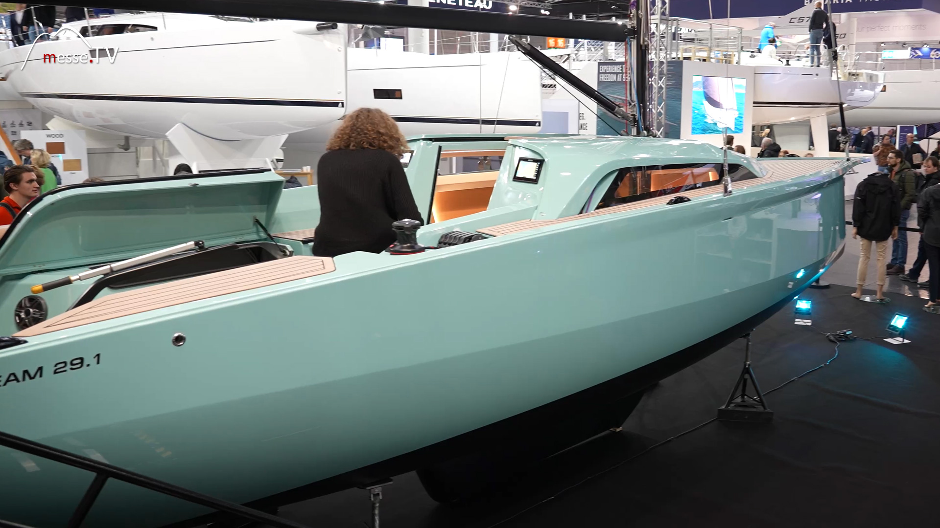 Sunbeam 29 1 sailboat aquamarine green