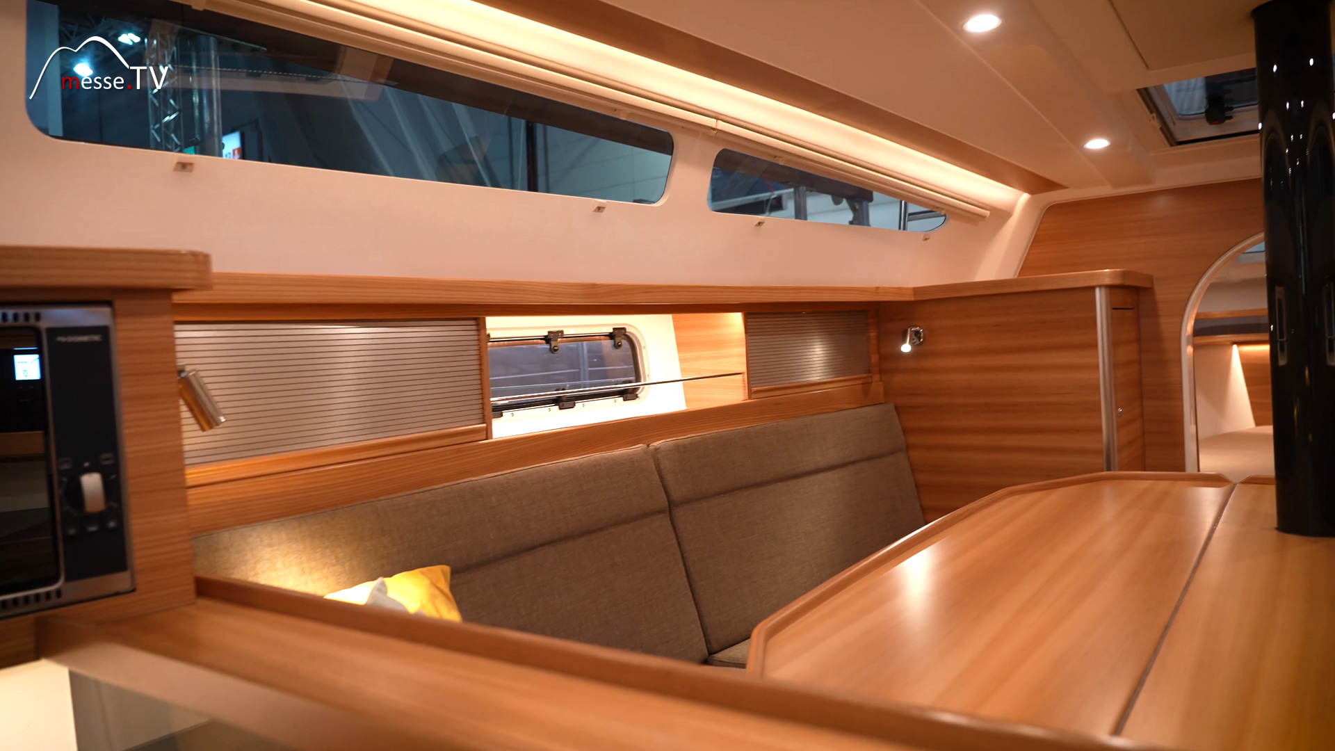 folding trimaran interior Quorning Boats