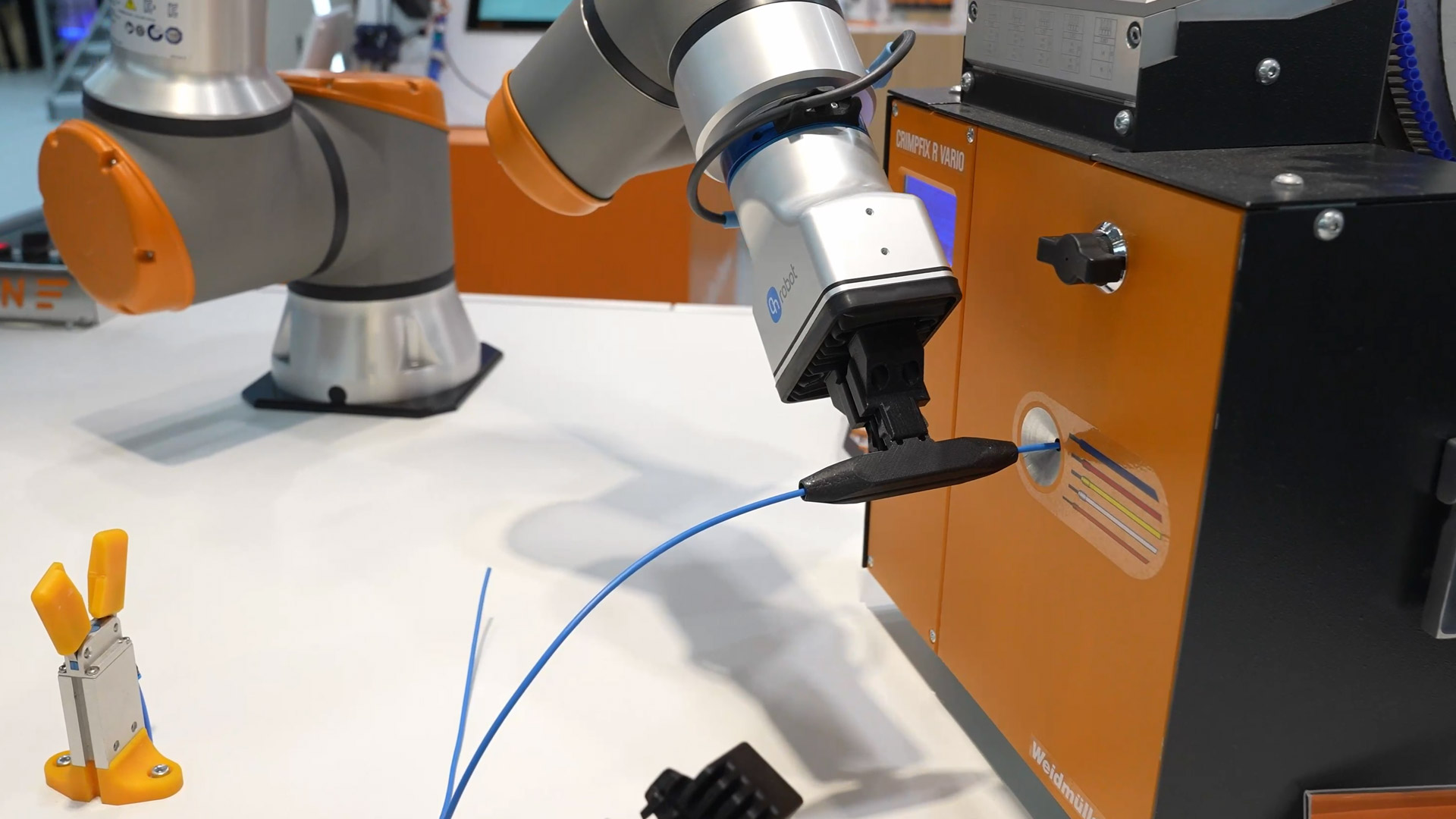 test process wire preparation plug connection with robot increasing efficiency weidmueller plug connections electronica 2024