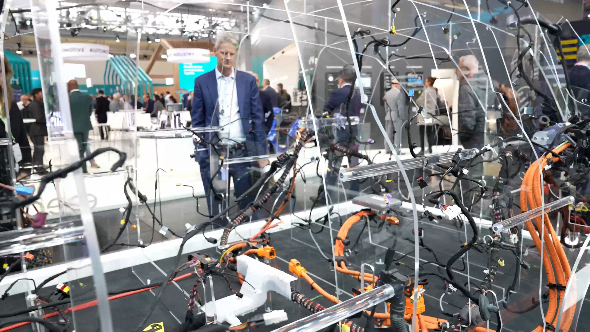 ultramodern wiring harness connects hundreds of loads sensors actuators control units efficiently with vehicle battery stmicroelectronics
