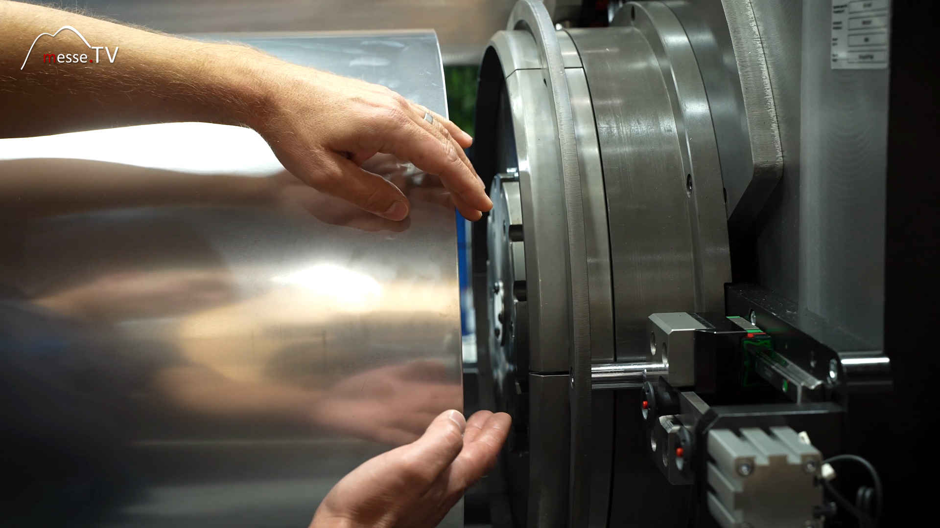 durable welded seams stainless steel container construction precise edge processing kurth heuser
