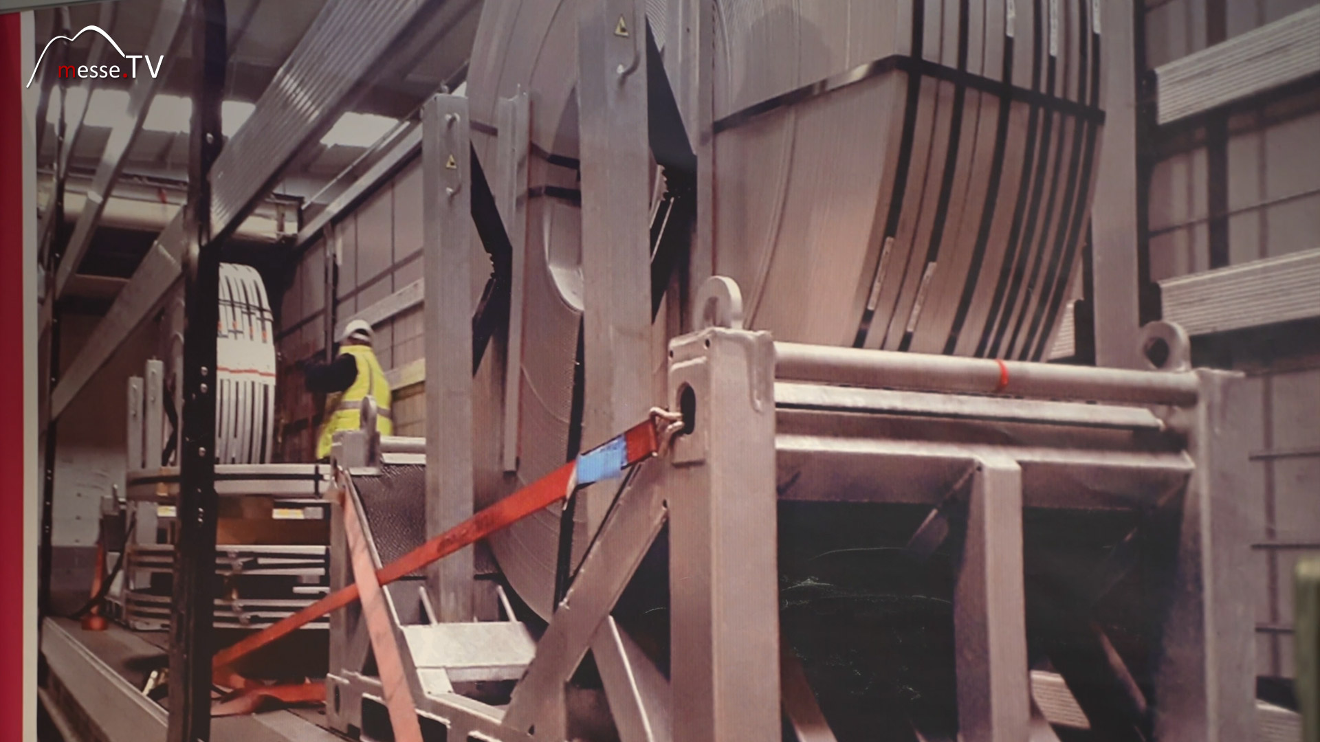 safe tipping transport of steel coils load carriers utls euroblech hannover
