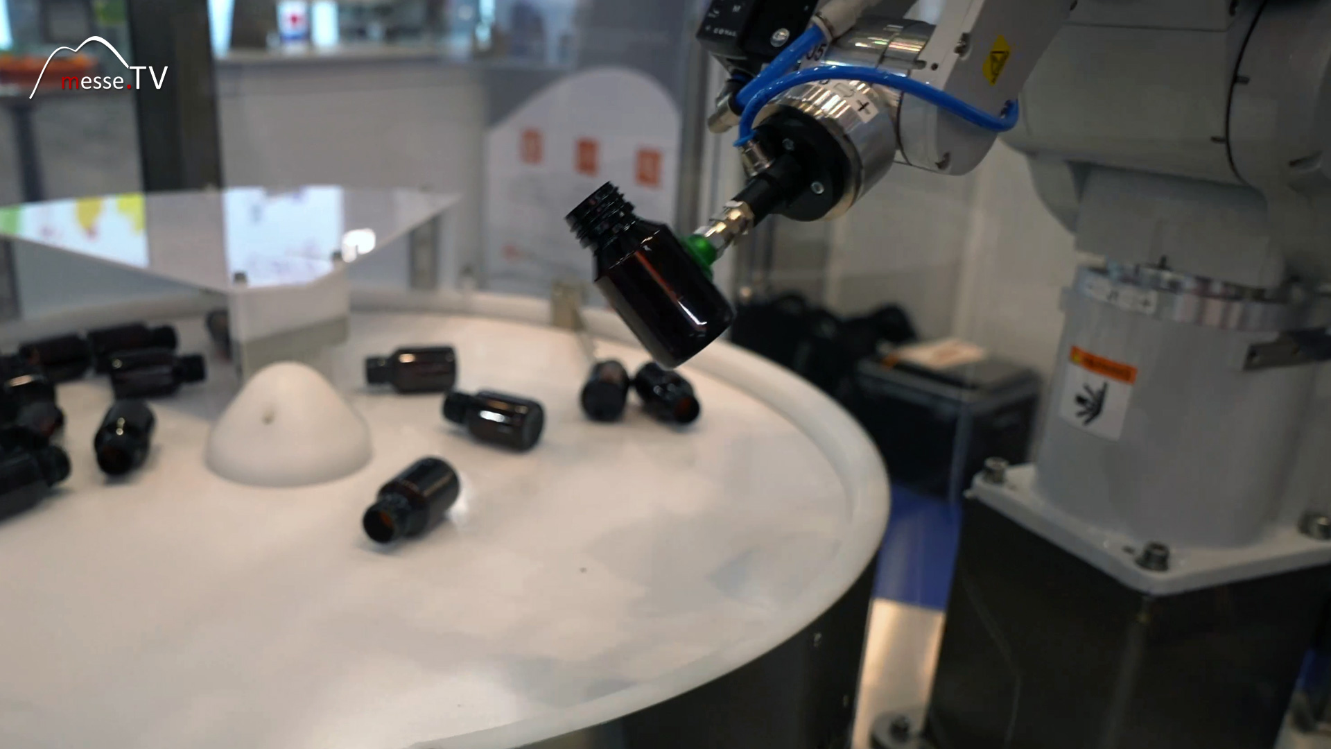 filling and packaging pharmaceutical diagnostics cosmetics food industry wick machinery fachpack 2024