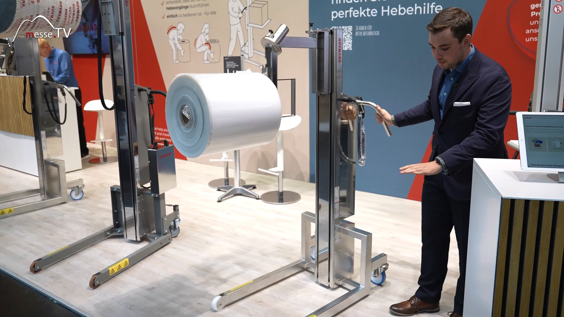 lifting equipment for handling heavy film rolls ergonomic working fachpack 2024