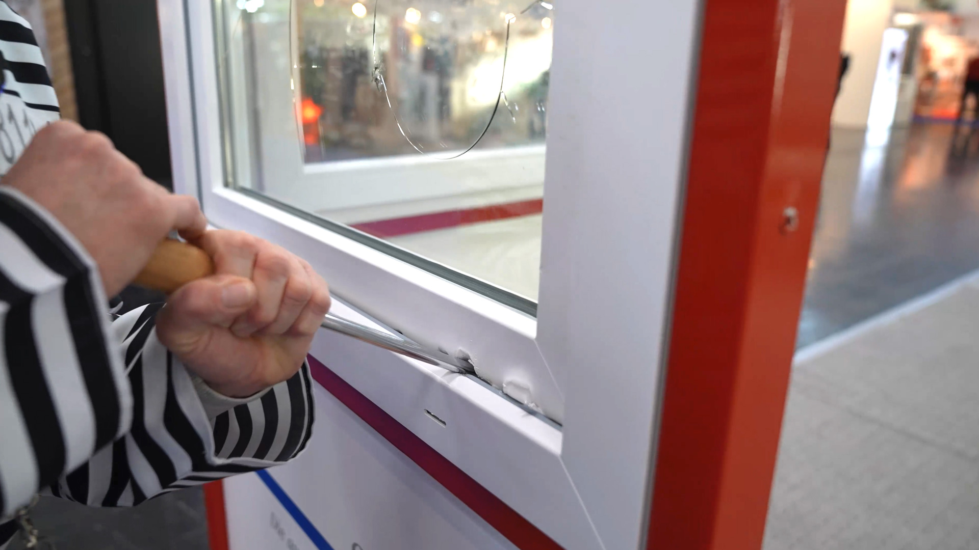 window with mushroom head fittings attempt to pry open with screwdriver fails