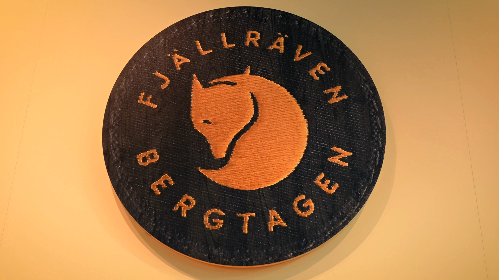 fjaellraeven bergtagen brand button