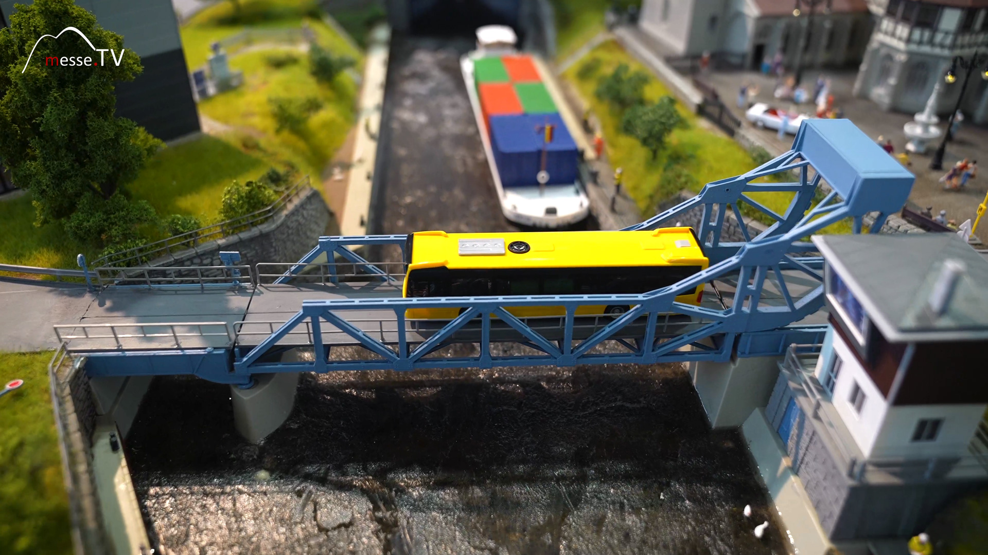 Folding bridge with geared engine drive river freighter miniature world model building Faller
