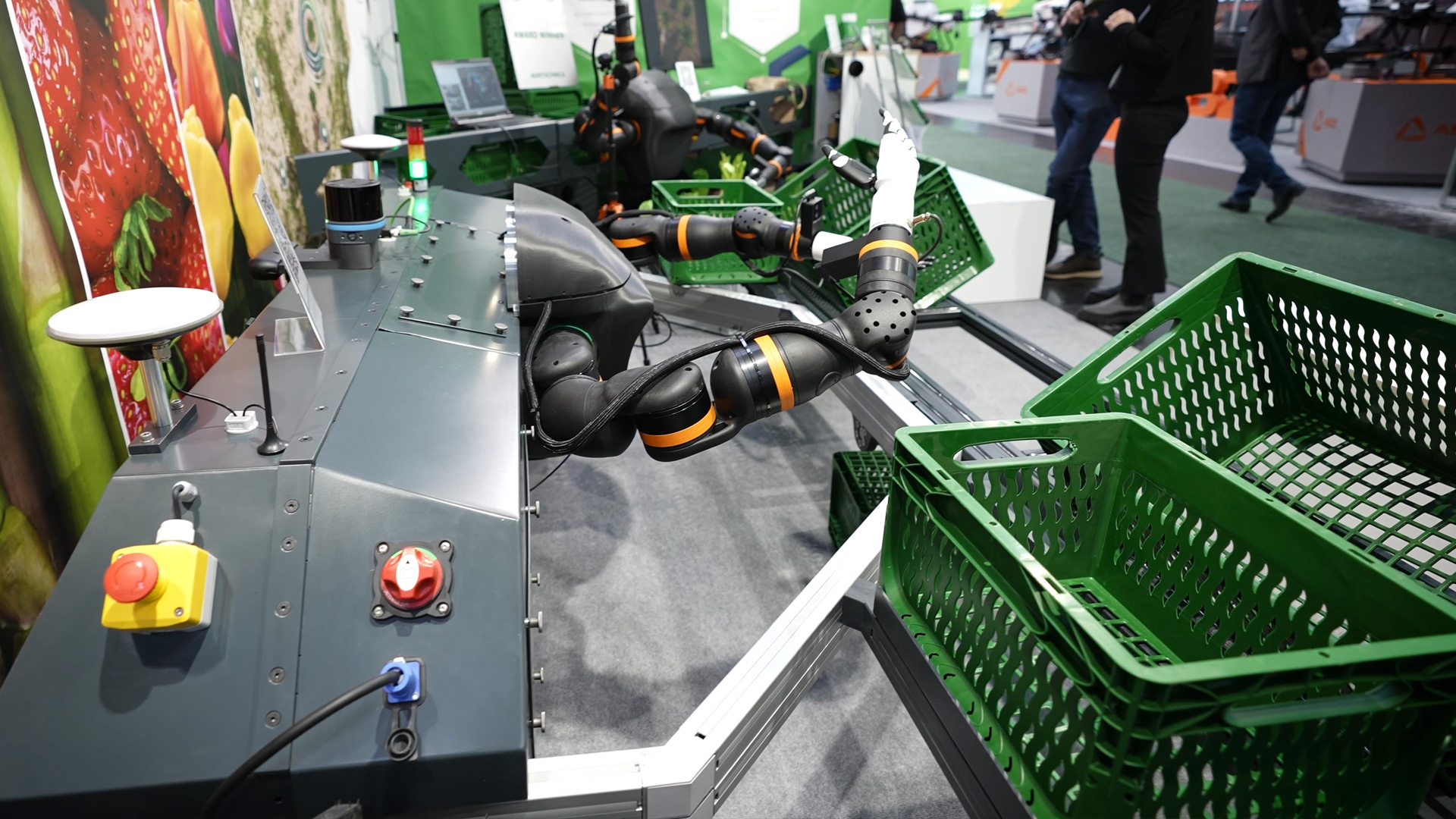 AI Land Davegi robot harvests weeds in the field