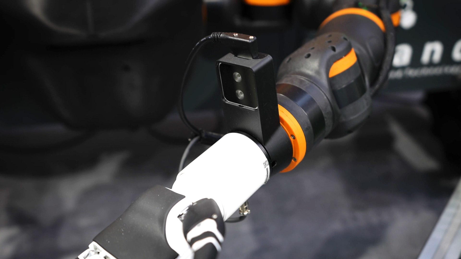 Artificial intelligence imitates human movement robotic arms agriculture