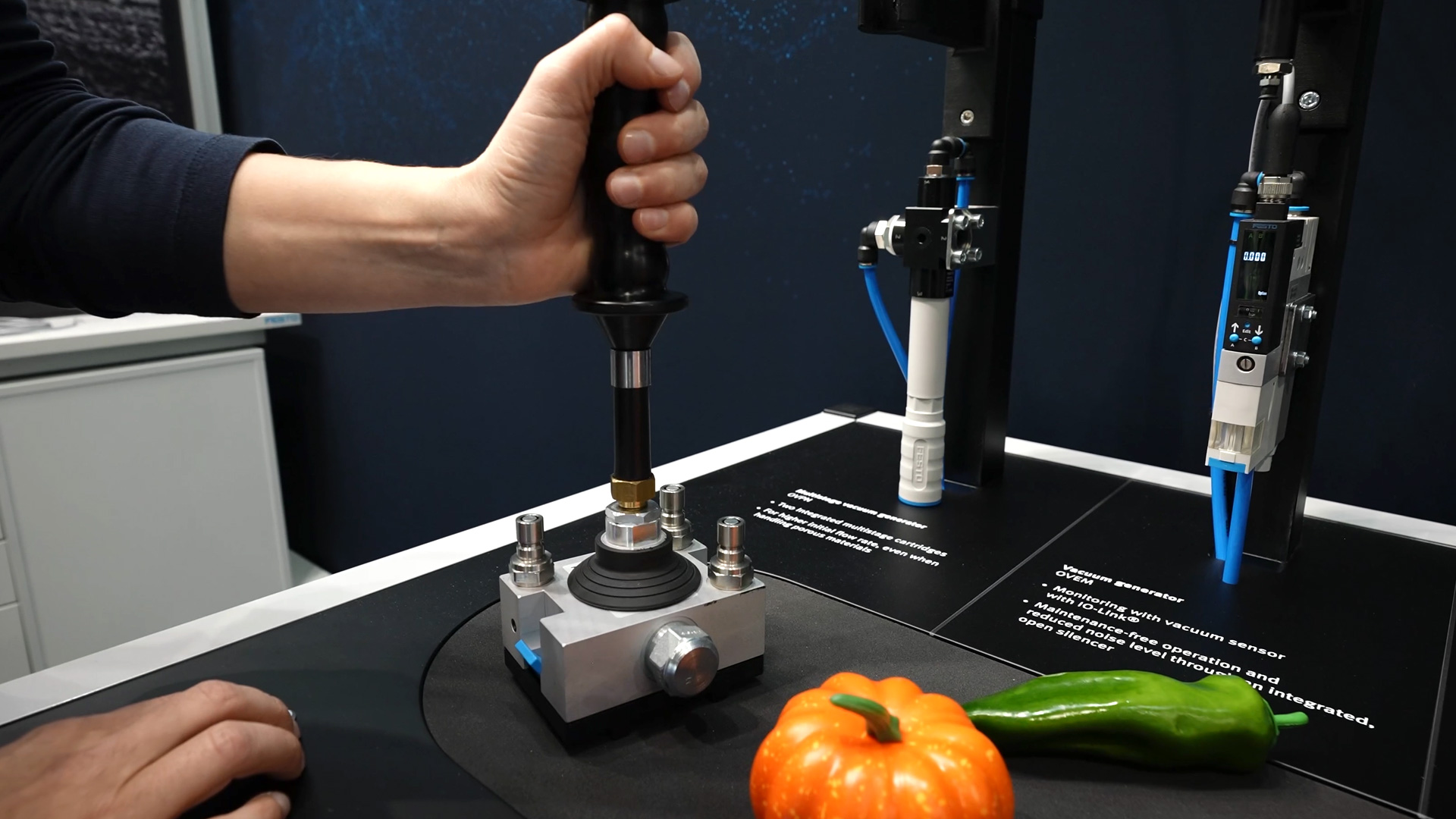 Festo vacuum gripper robot food technology