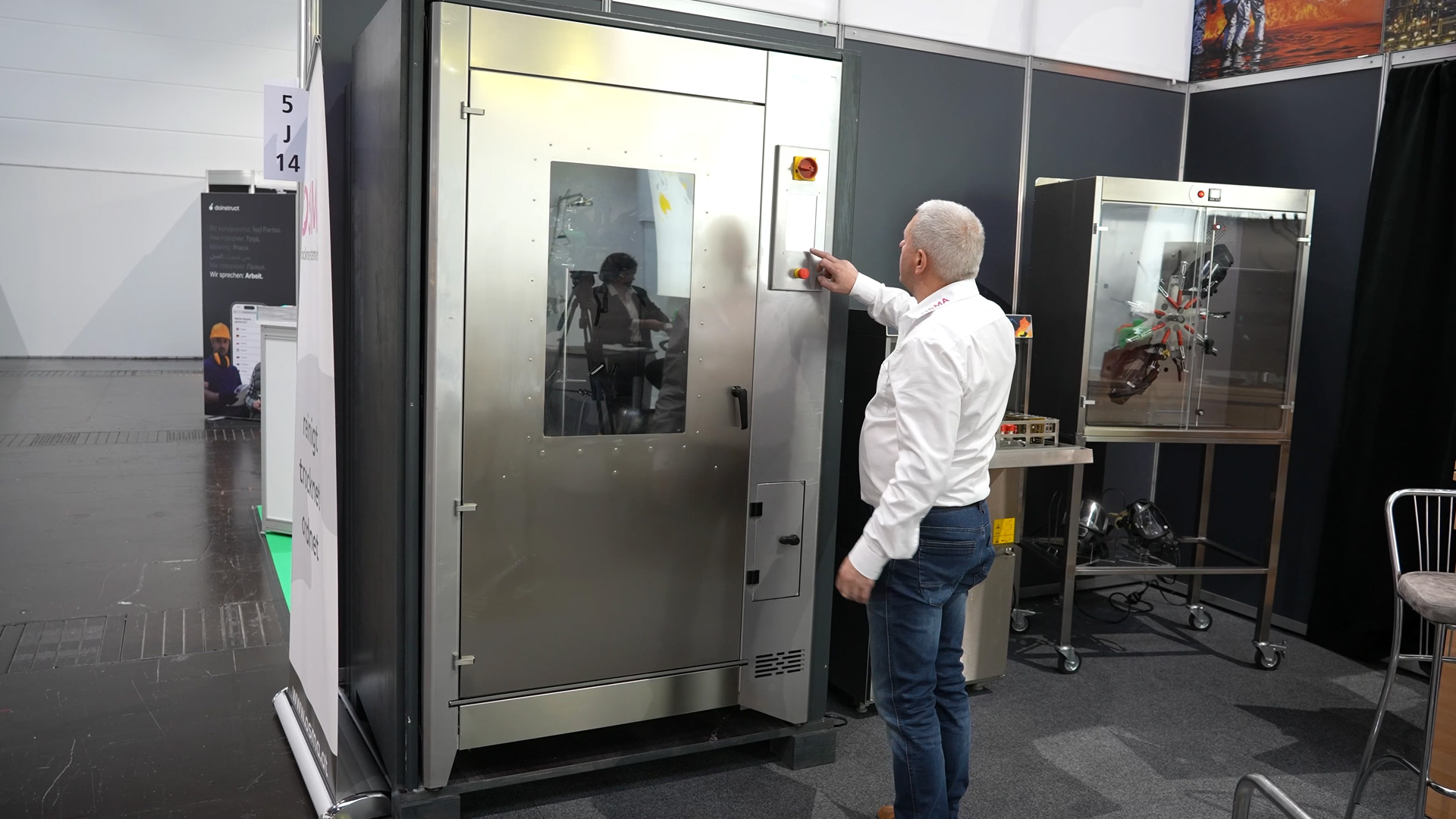 Drying machine for fire department equipment and breathing protection technology