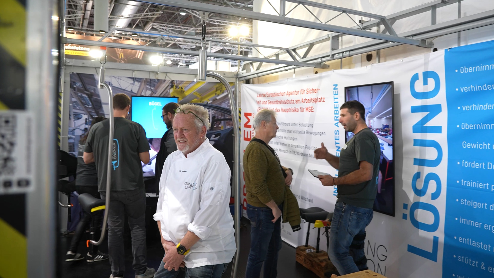 Seating system with saddle for relief at the workplace