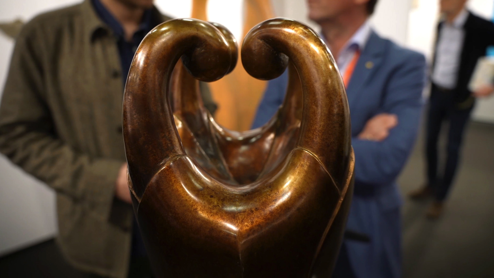 Loehrl gallery figurative bronze figure garden art Cologne