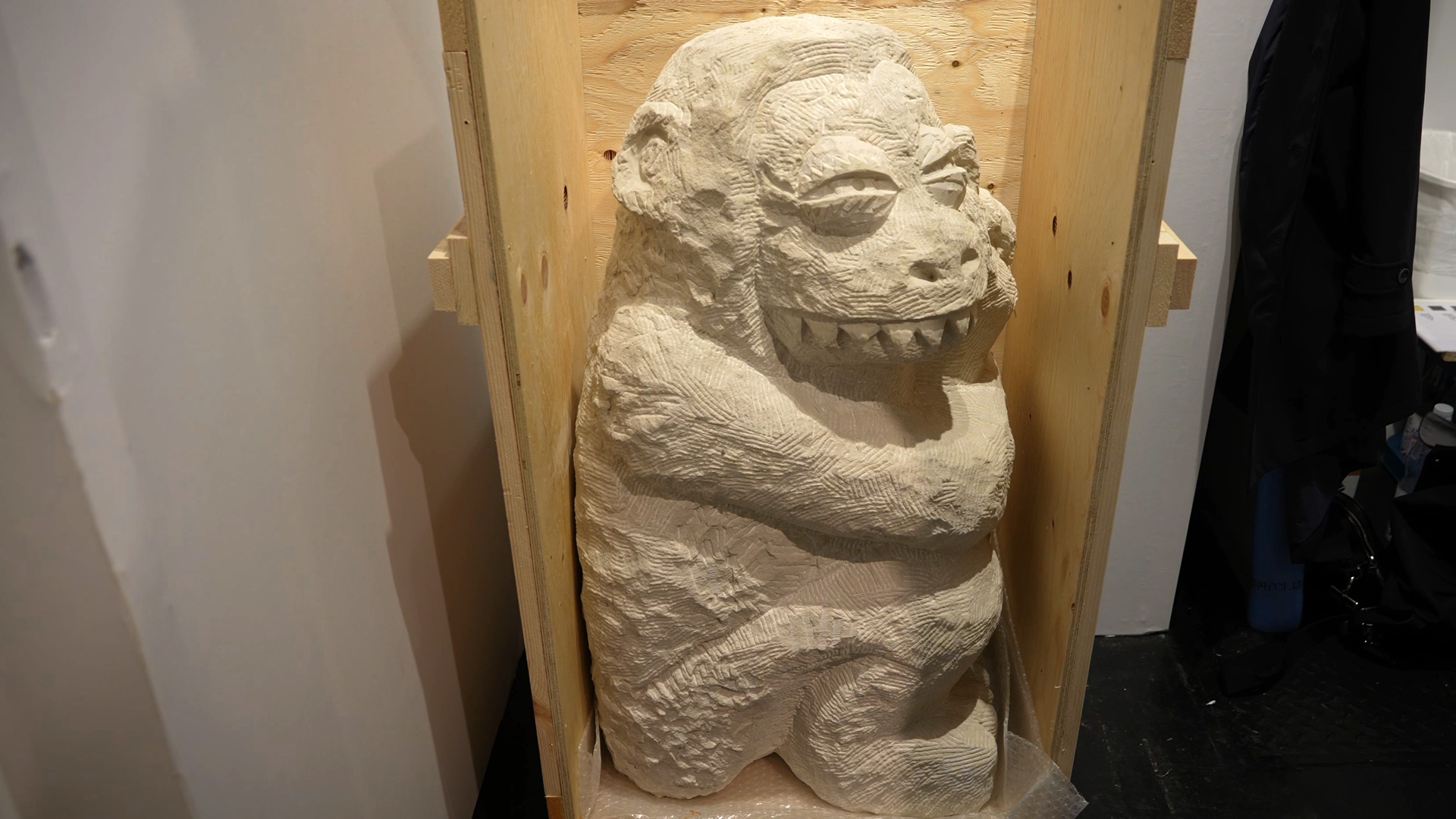 The Happy Non Smoking Monkey Sculpture Art Cologne