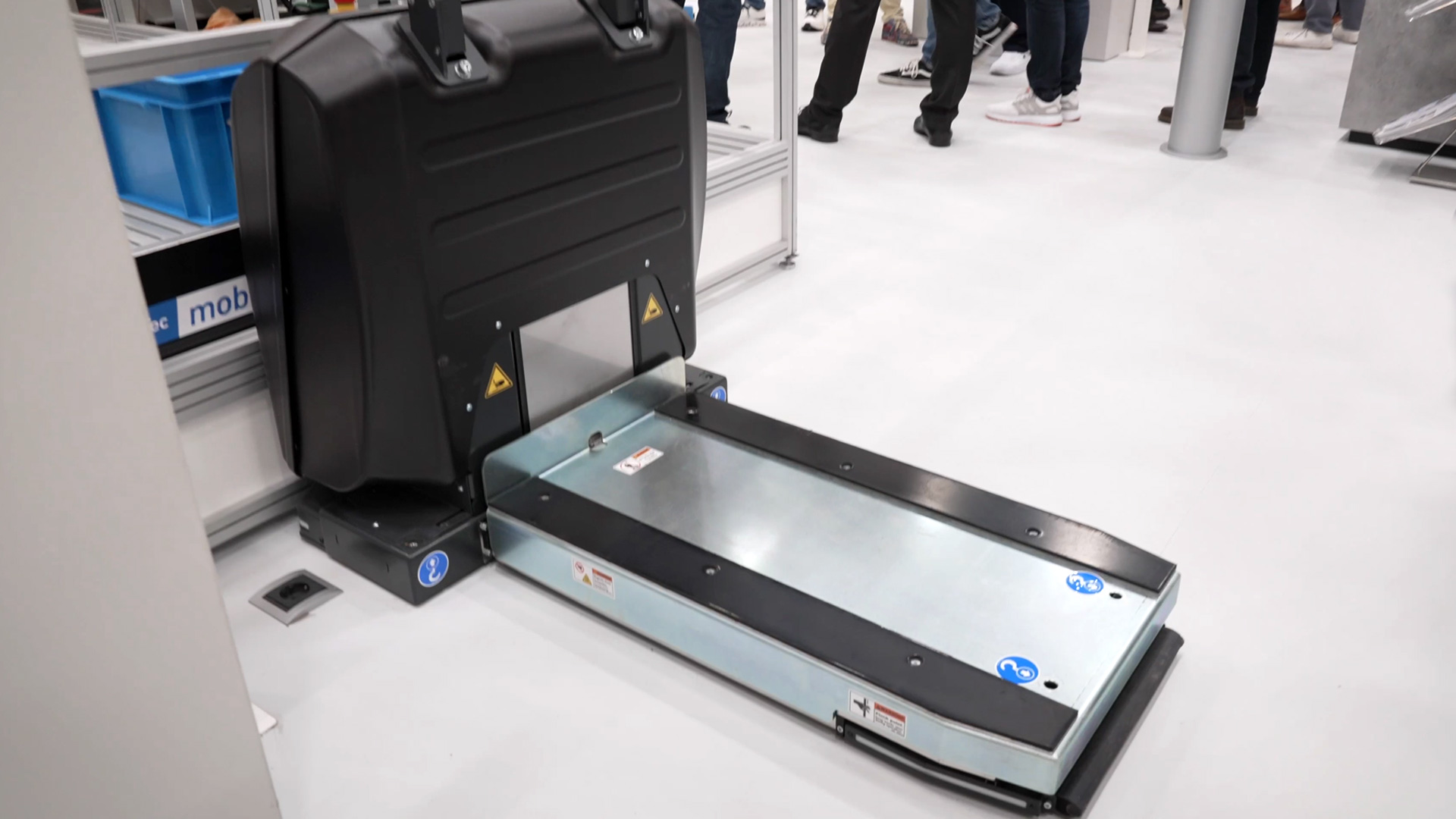 Autonomous robot with a load capacity of 450 kilograms Omron OL 450S