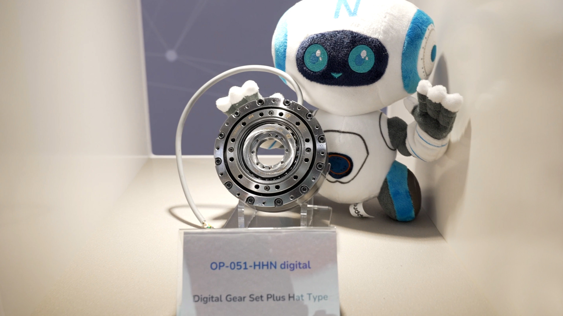 Digital gearbox Nabtesco with sensor technology and AI neutral installation space