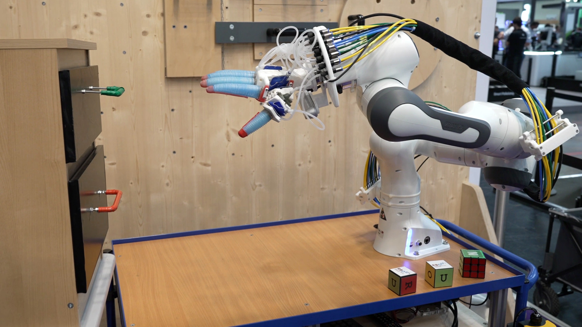 Flexible AI robot system from TU Berlin real time adaptation