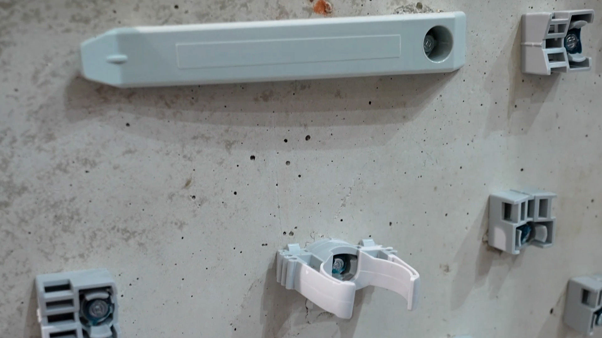 elements bosch gnb 18v40 nailer cable sleeve conduit clips cable tie base