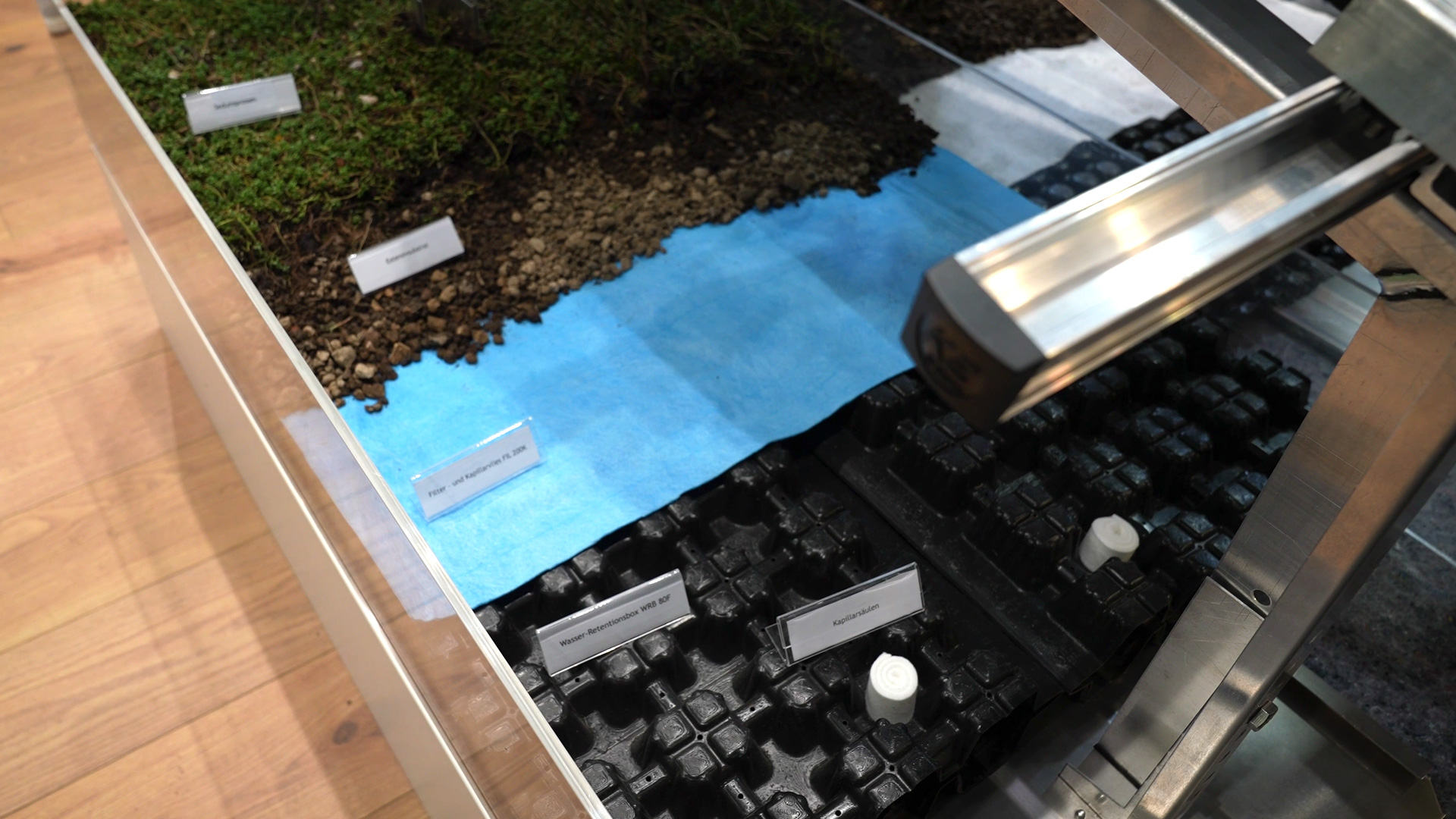 roof greening with new filter and capillary tiles optigreen