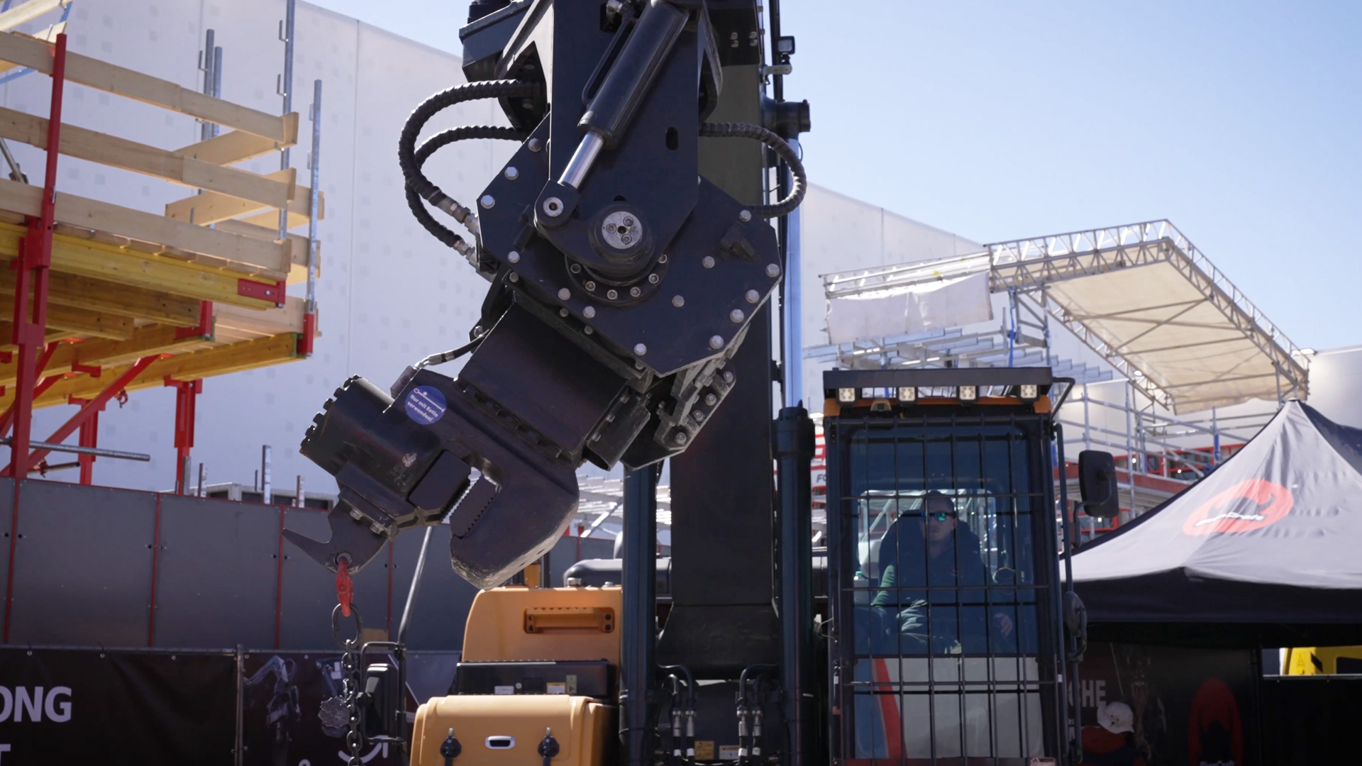 angle adjustment hydraulic ram by joystick improves precision during installation