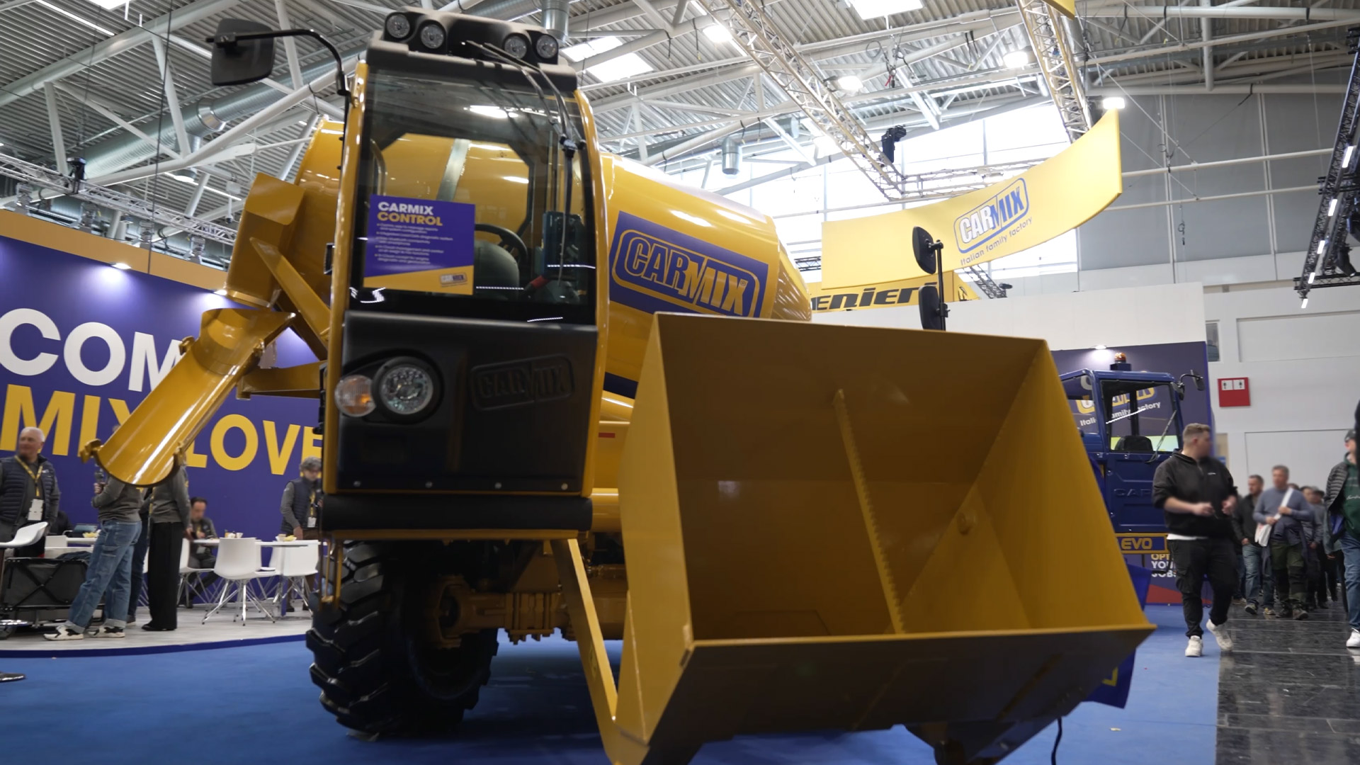 carmix self loading concrete mixer concrete production on the construction site