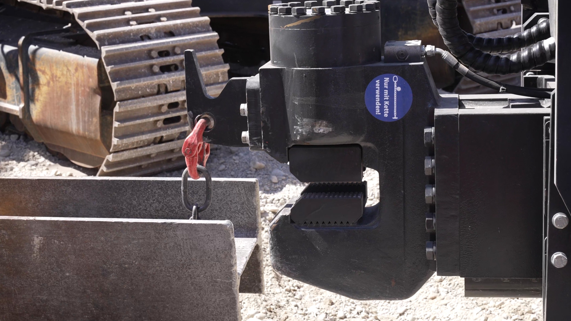 hydraulic ram can be easily retrofitted without adjusting the machine control system