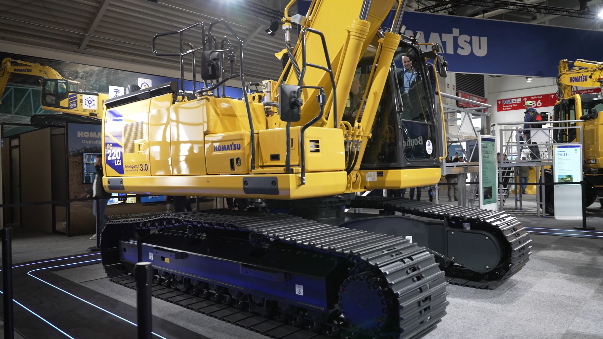 komatsu construction equipment with intelligent control automation and precise programming of work processes