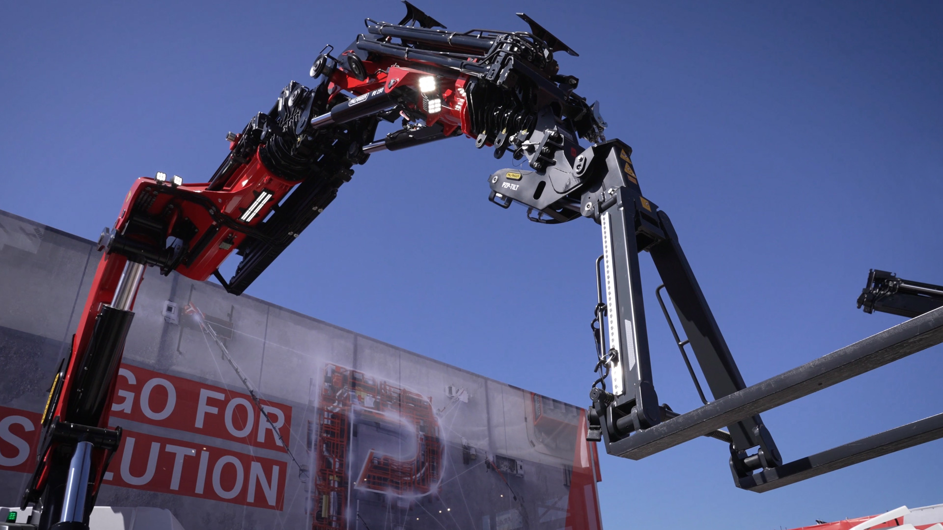 new generation loading cranes for markets with high safety standards
