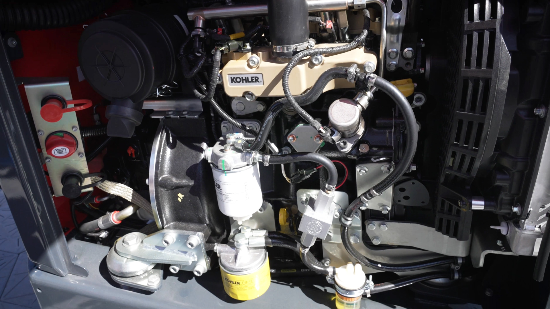 portable forklift combined lubrication points and free maintenance access
