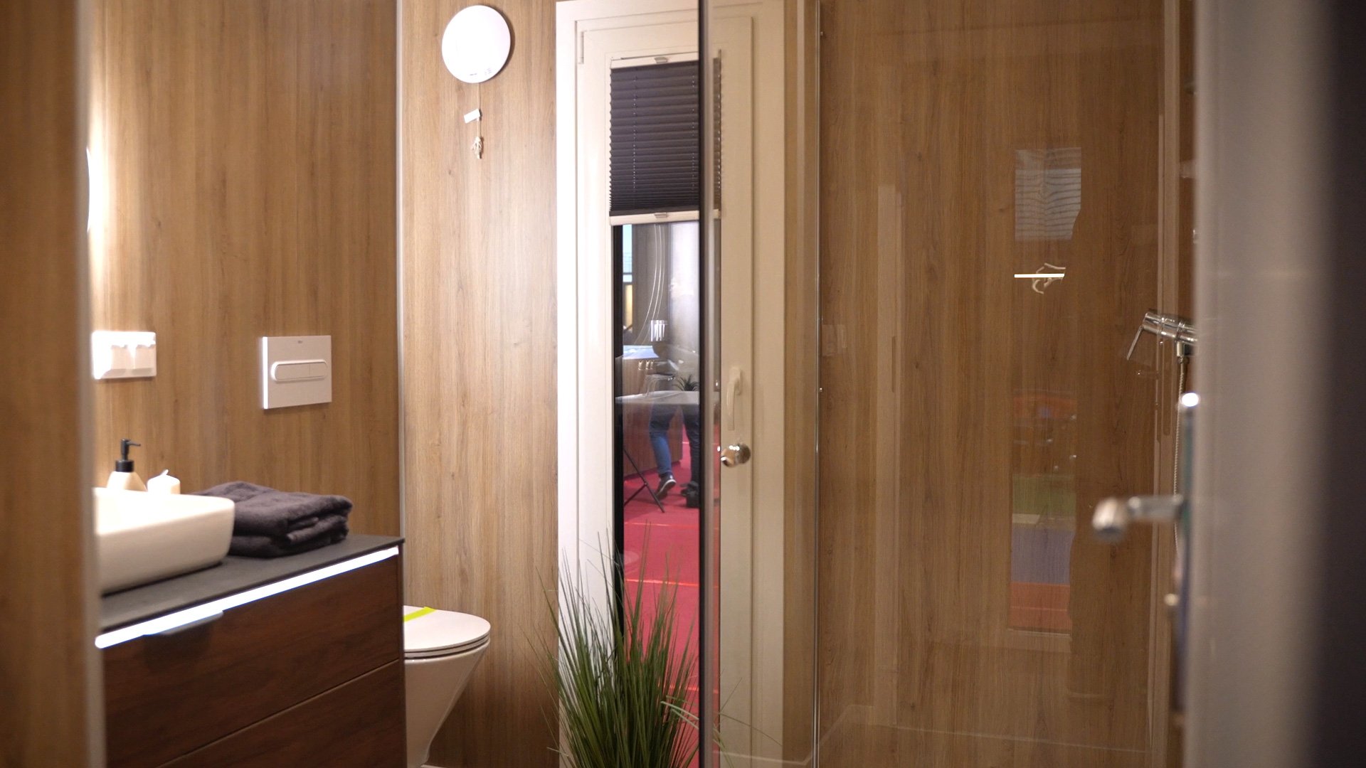 Modern structured living bathroom modular house