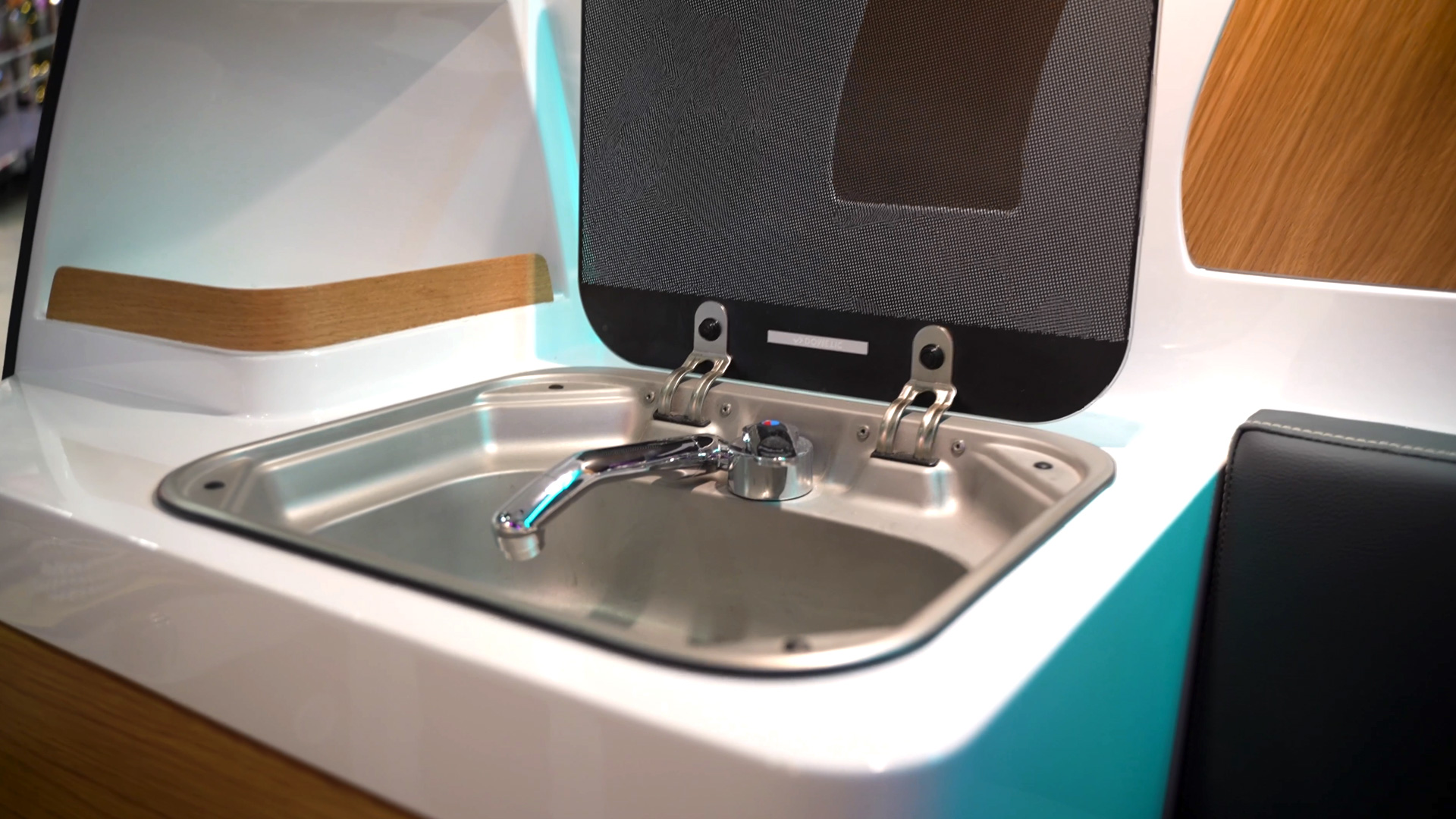 Sealander equipment for self sufficient use Water sink