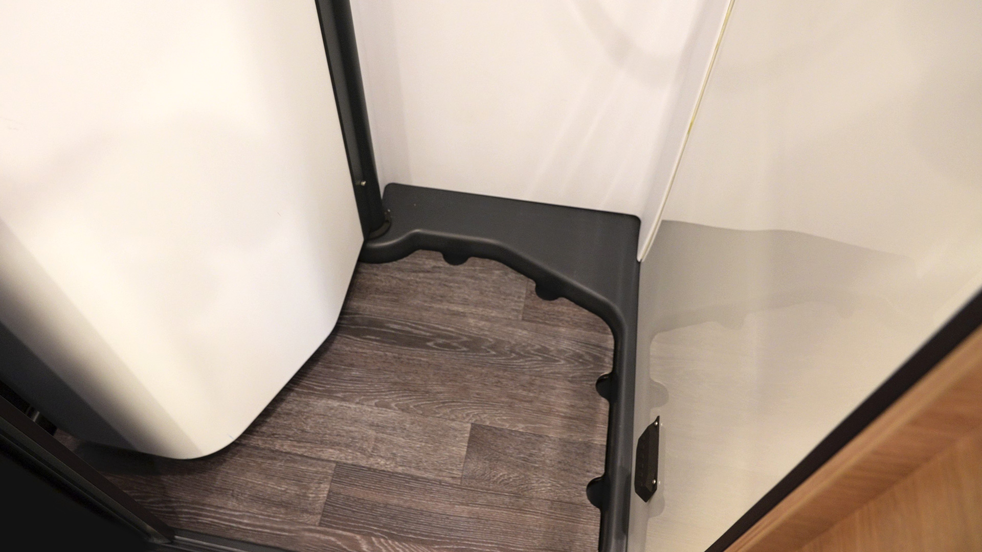 Bathroom with pivoting wall shower Knaus Camper