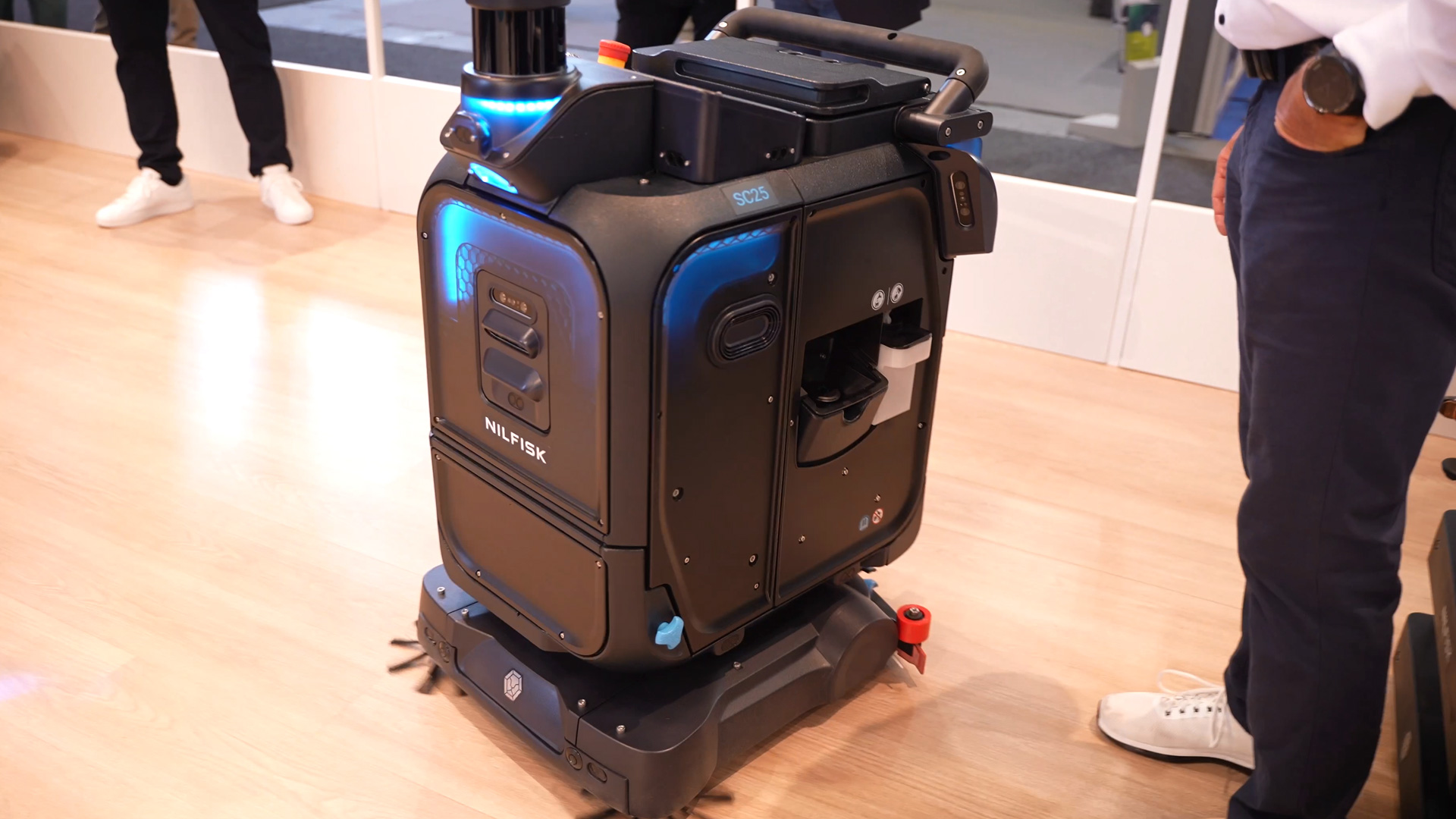 Cleaning machine supplements cleaning staff Nilfisk CMS 2025