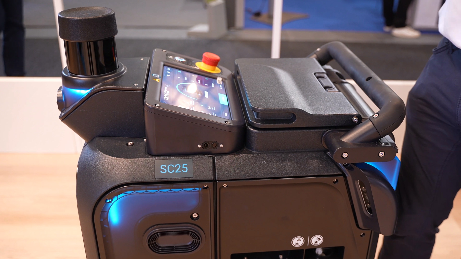 Nilfisk SC25 display cleaning technology