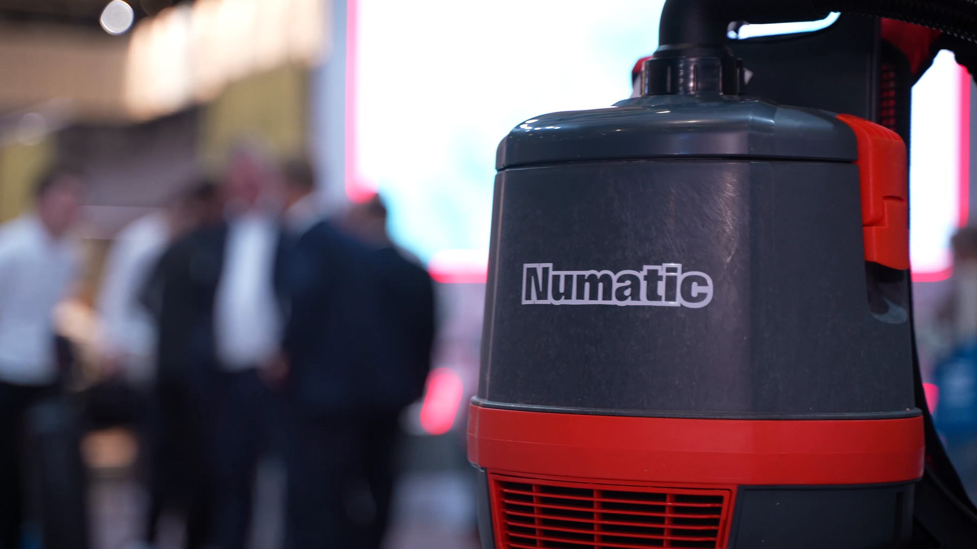 Scrubber dryers for building cleaning in municipalities and educational institutions