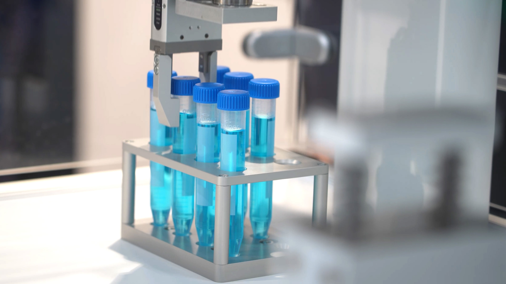 Festo EXCP gantry system automates laboratory processes