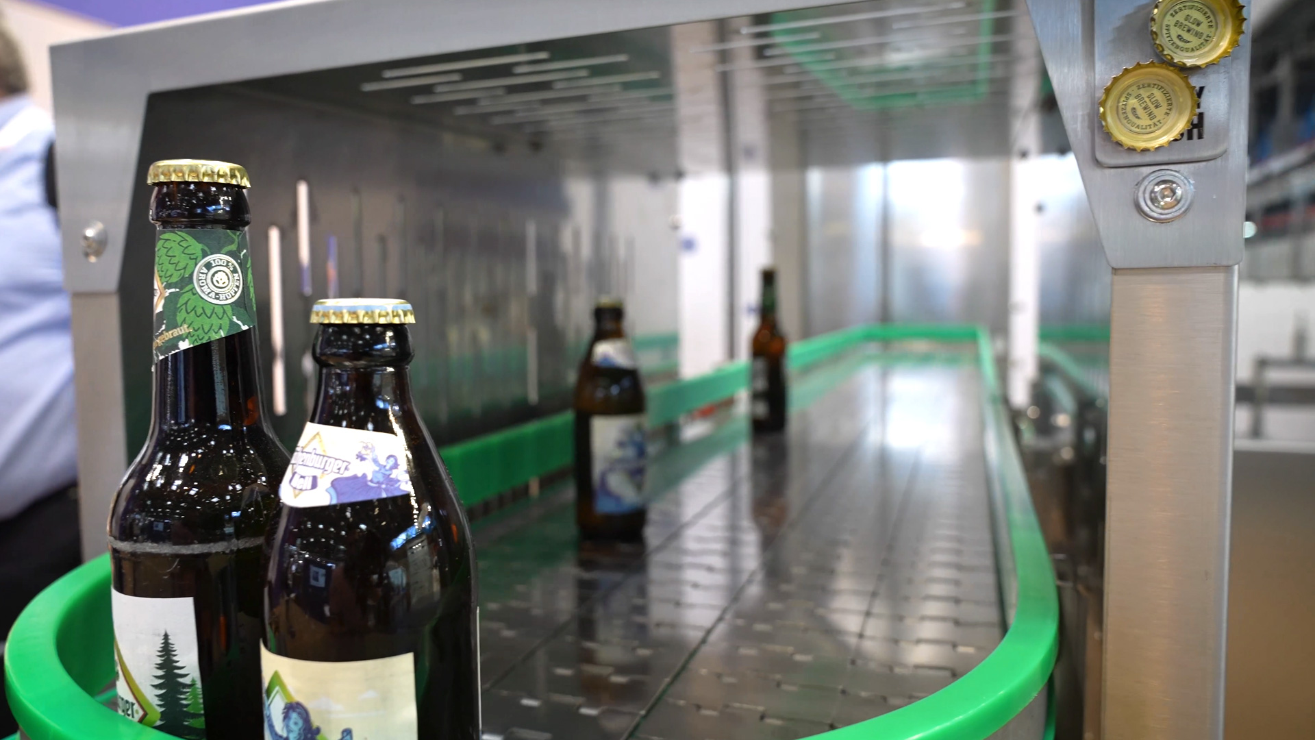 Bottle conveyor sorting machine