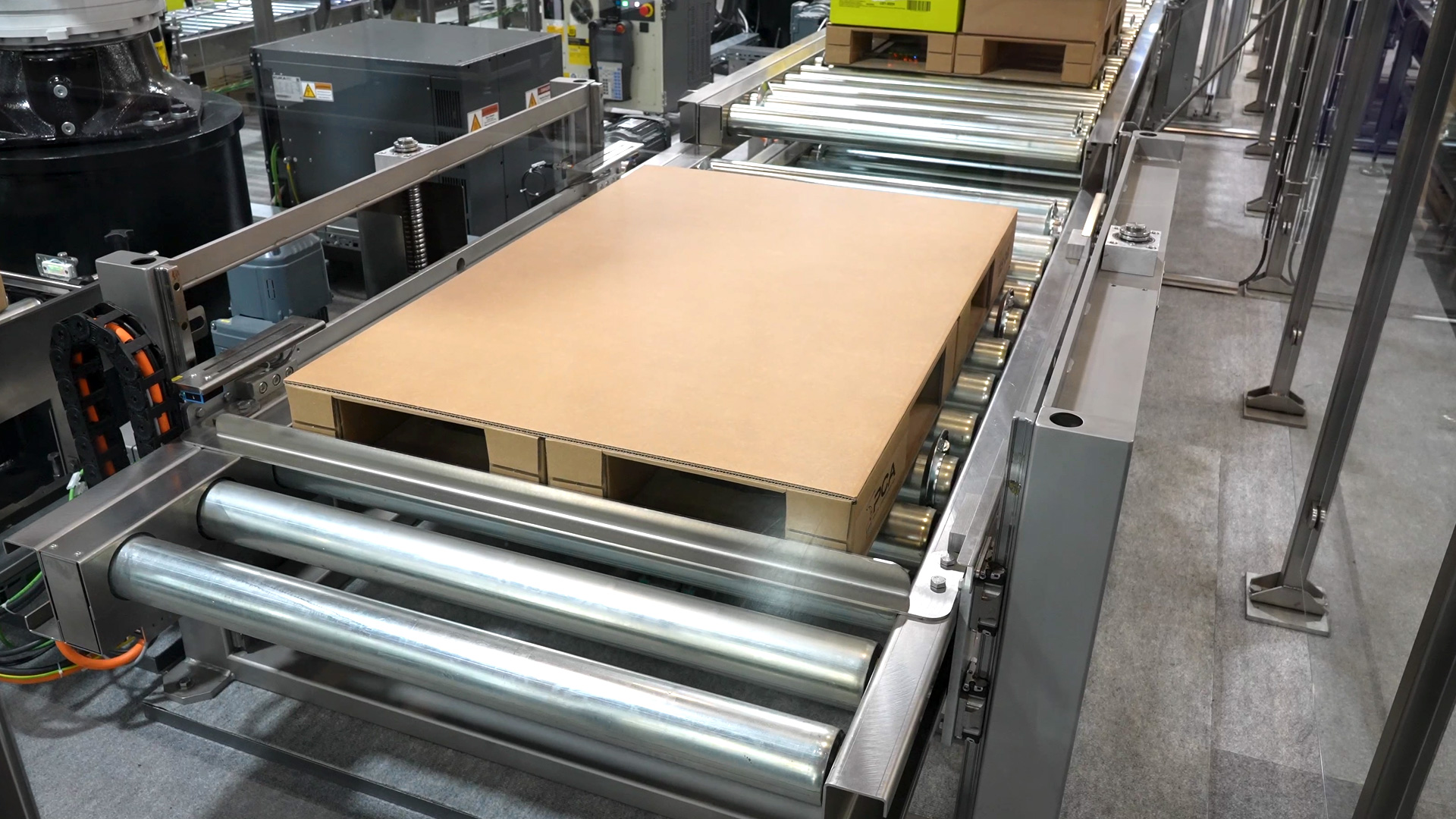 Packaging system with pallet roller conveyor Fachpack 2025