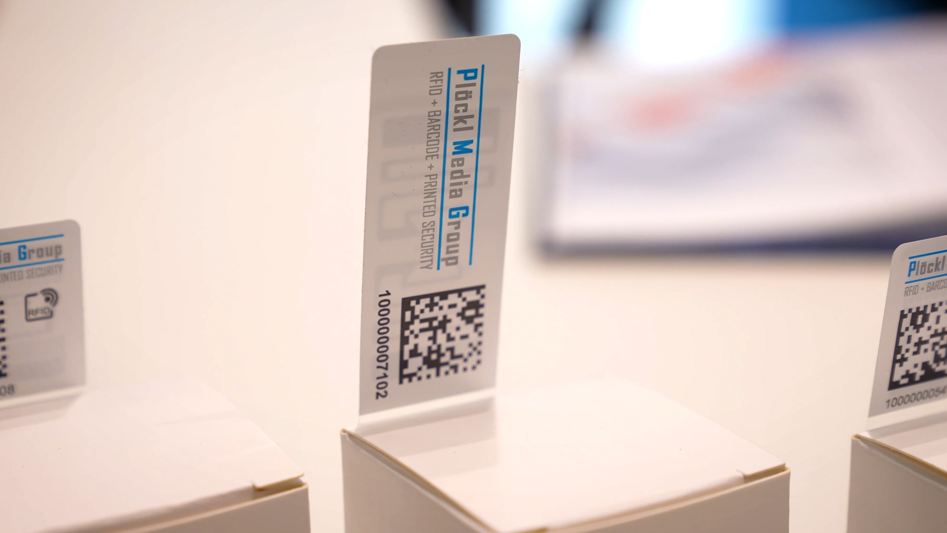 RFID FlagTag antenna automated item detection Ploeckl