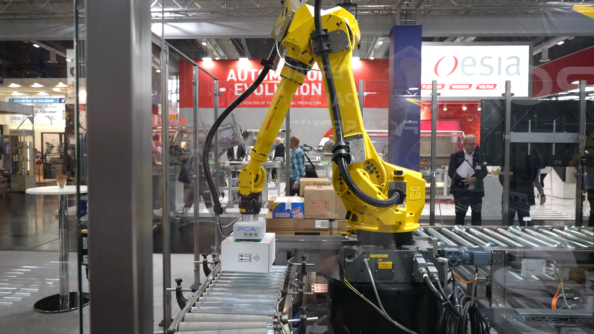 Robot AI support flexible depalletizing PCA