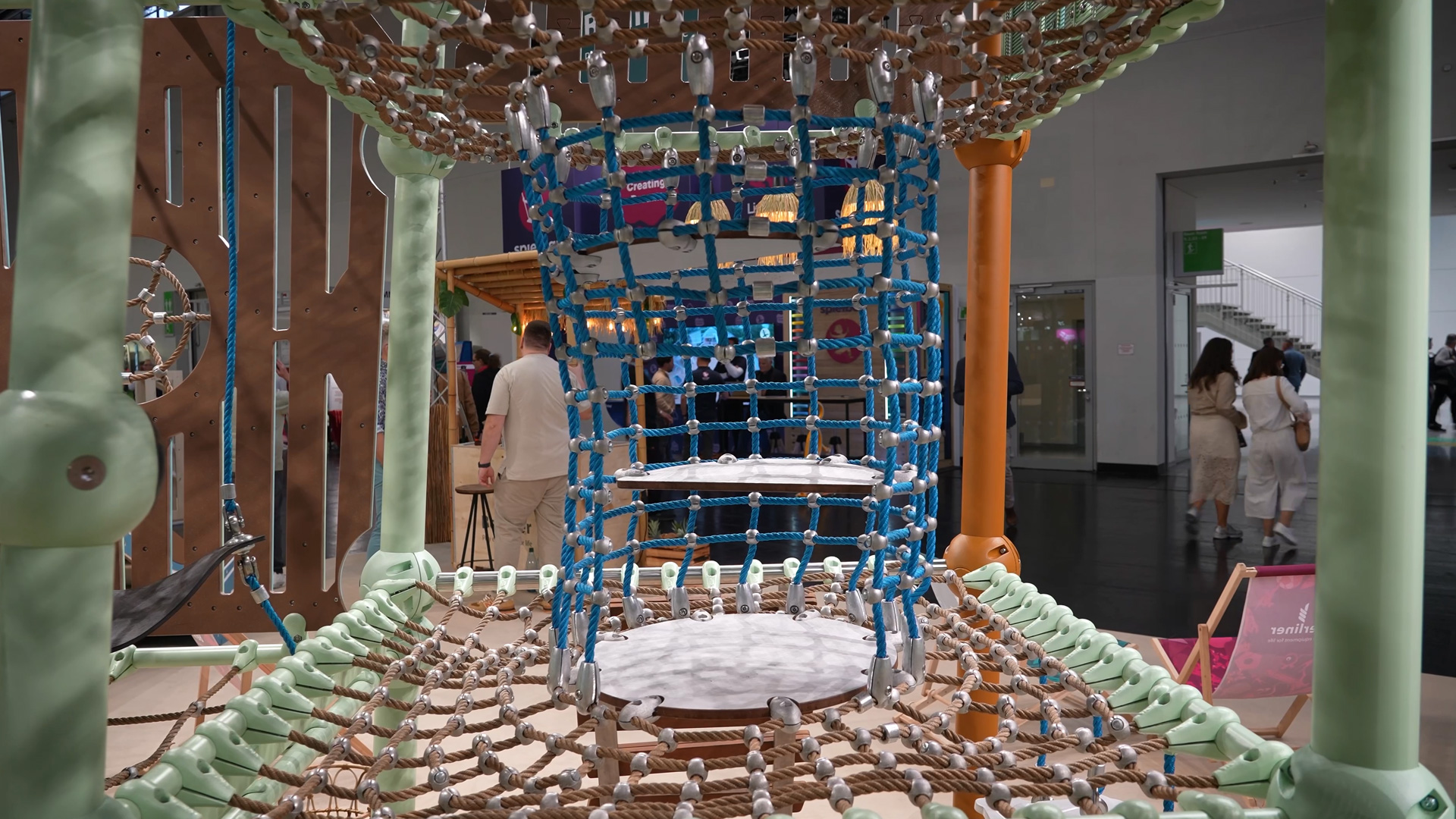 Villago Beach space net climbing play cell