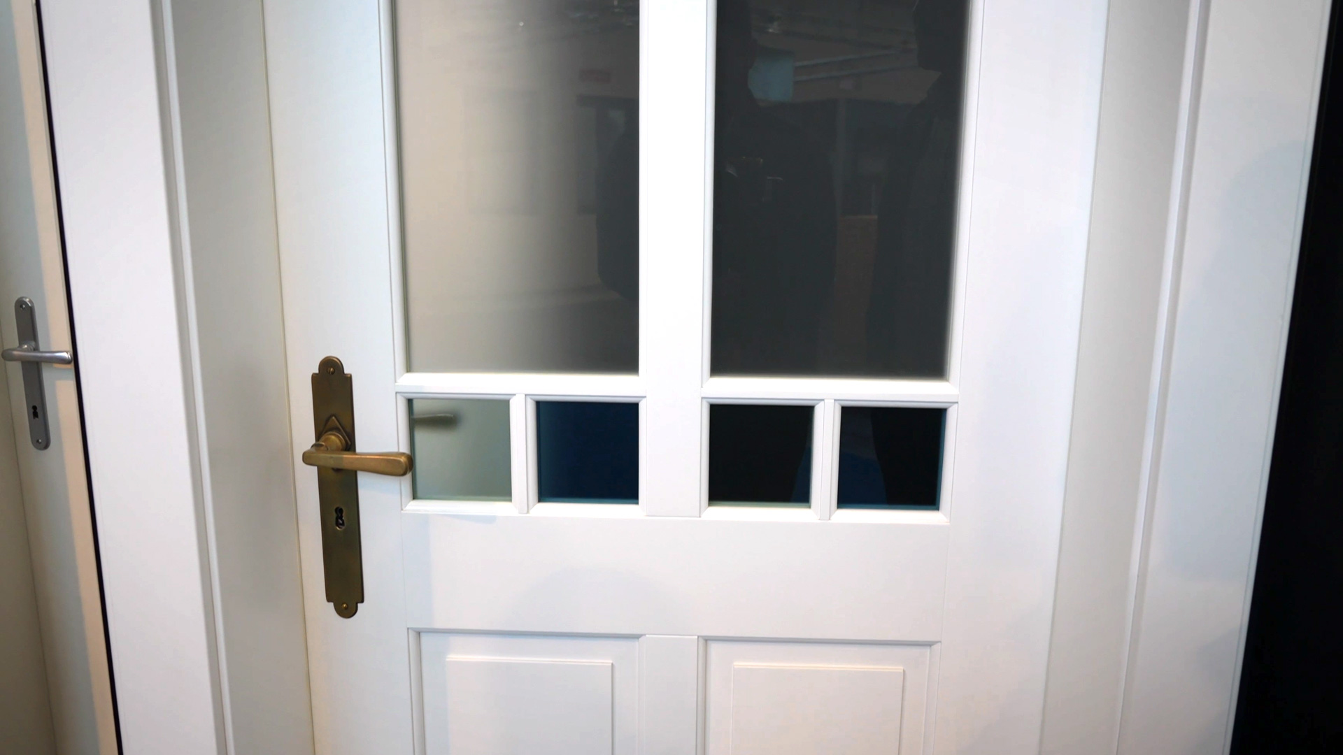 Hand painted white door matt warm