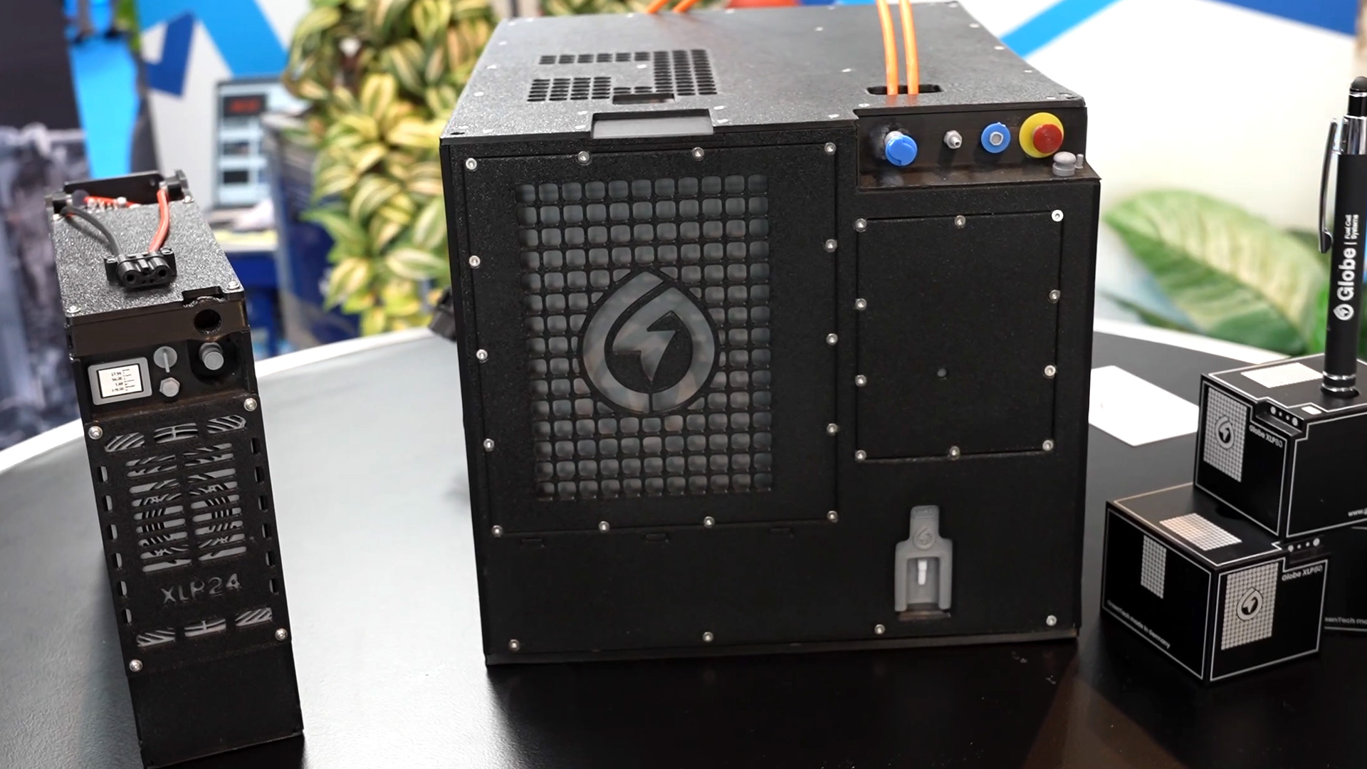 Globe fuel cells replace batteries in industrial logistics