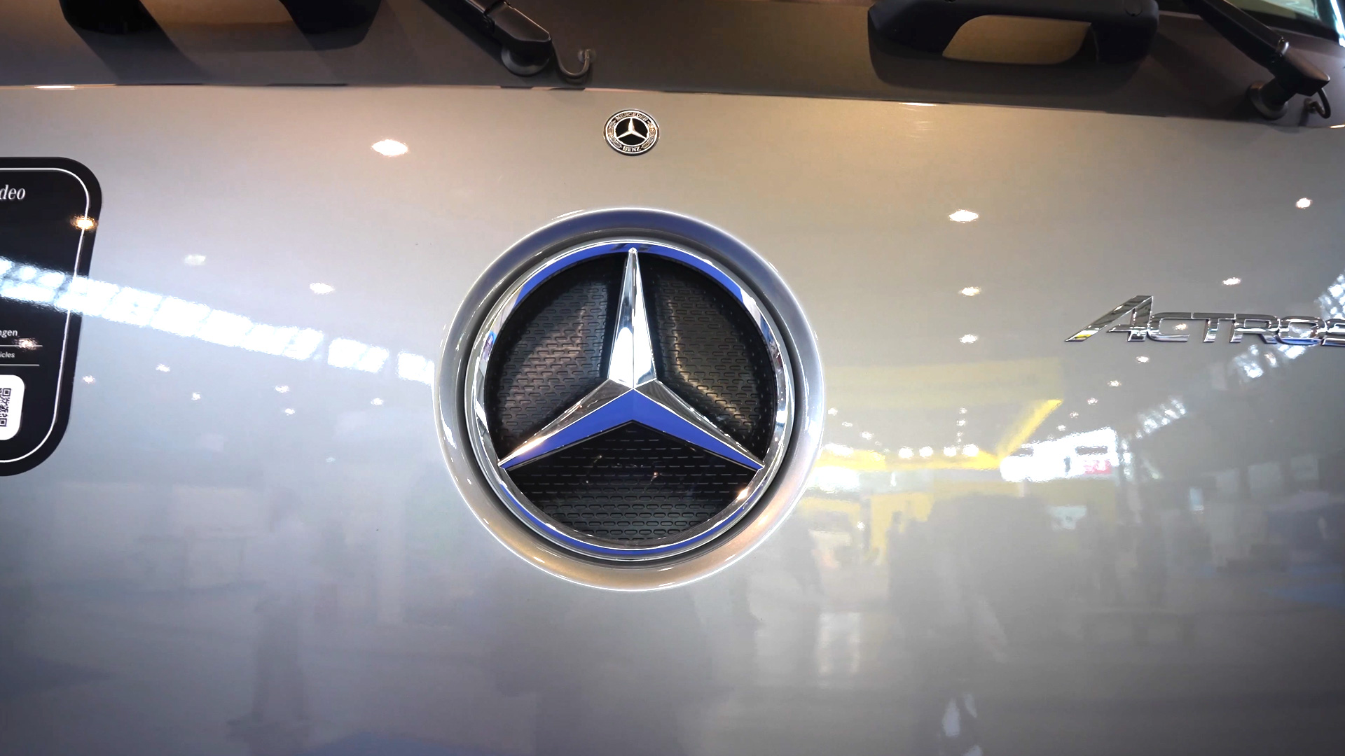 LH2 truck Mercedes Benz