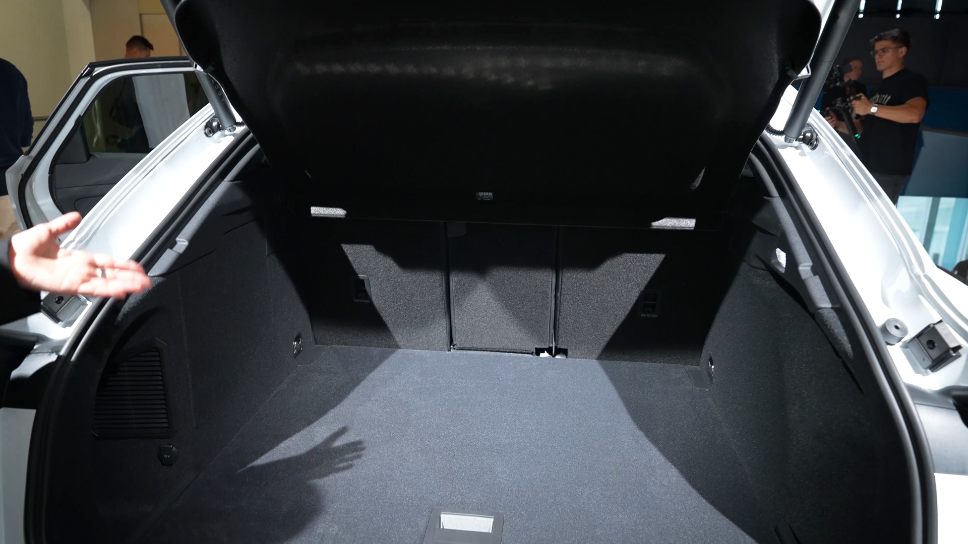 488 liter trunk volume Q3 e hybrid SUV