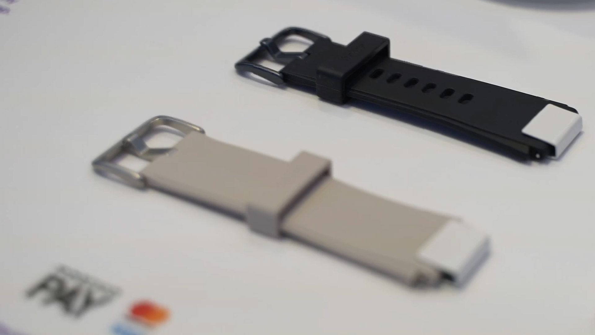 Payment wristband from Hama with NFC chip usable for every watch
