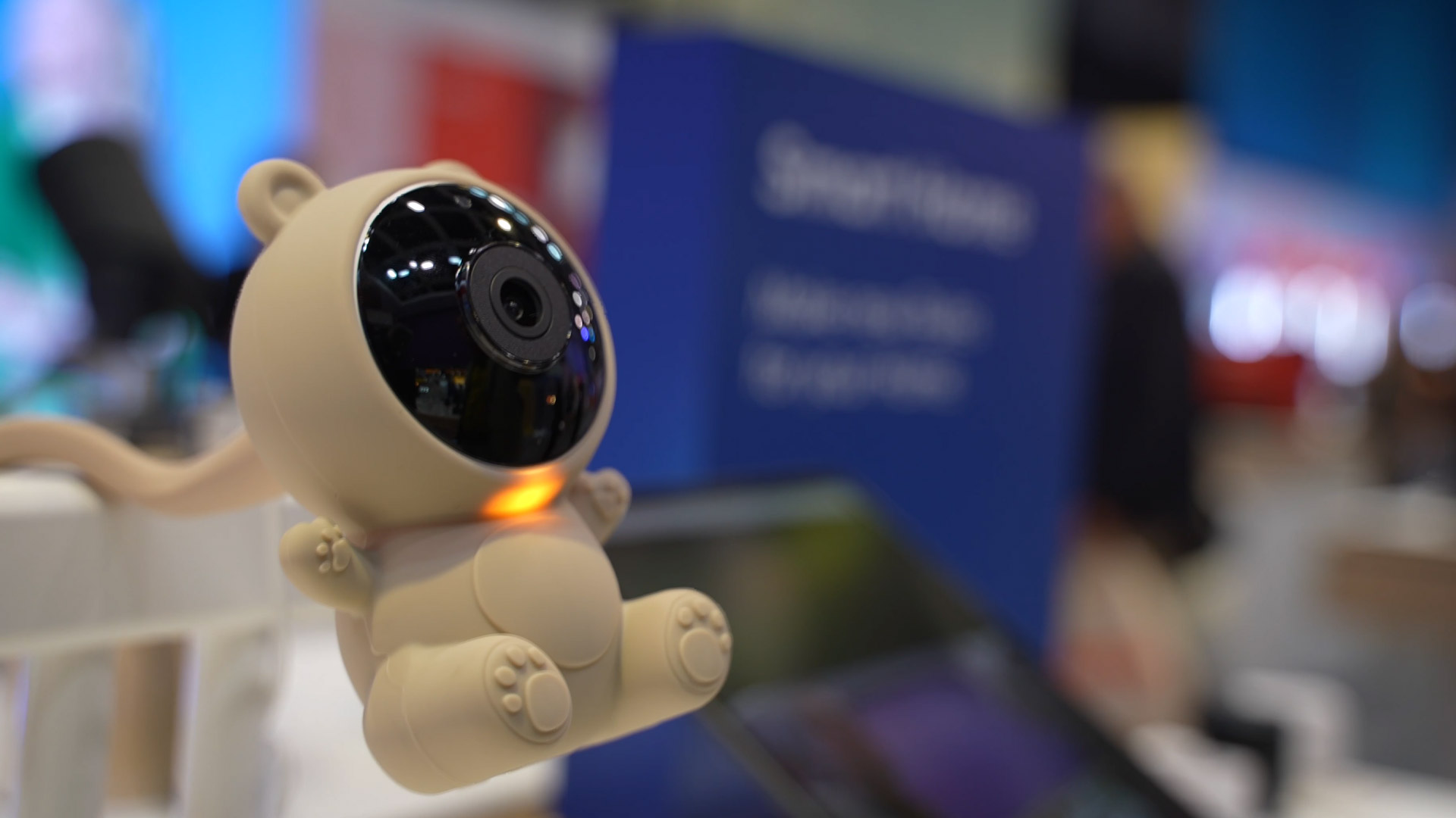 Smart camera in child friendly teddy design Hama